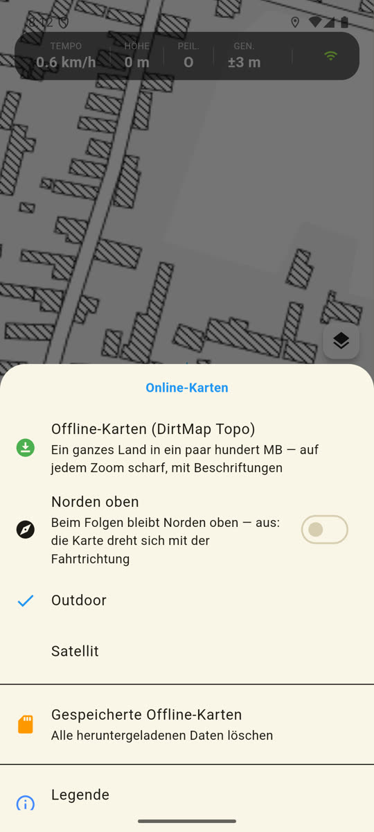 das Ebenen-Blatt geöffnet, mit der Zeile Offline-Karten und der Auswahl Satellit / Outdoor.